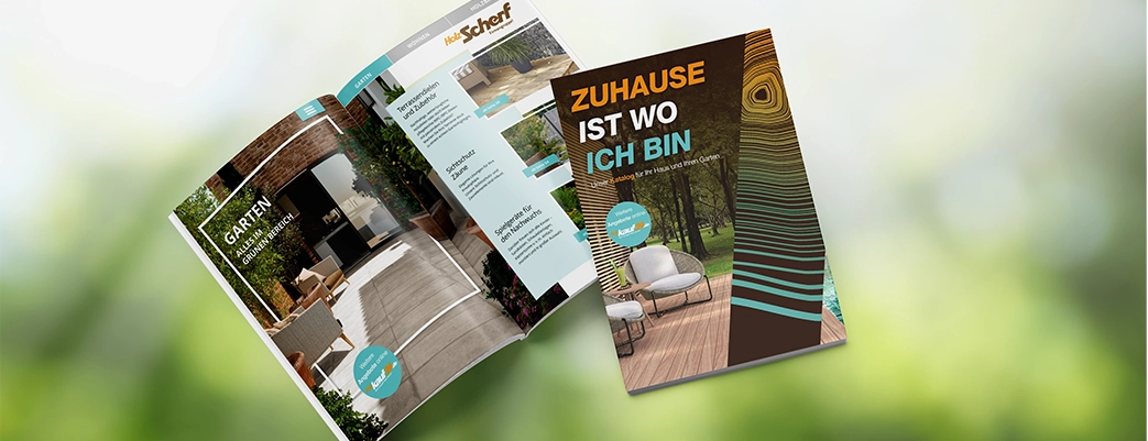 Titelseite und aufgeschlagener Scherf-Katalog vor grünem unscharfem Hintergrund 